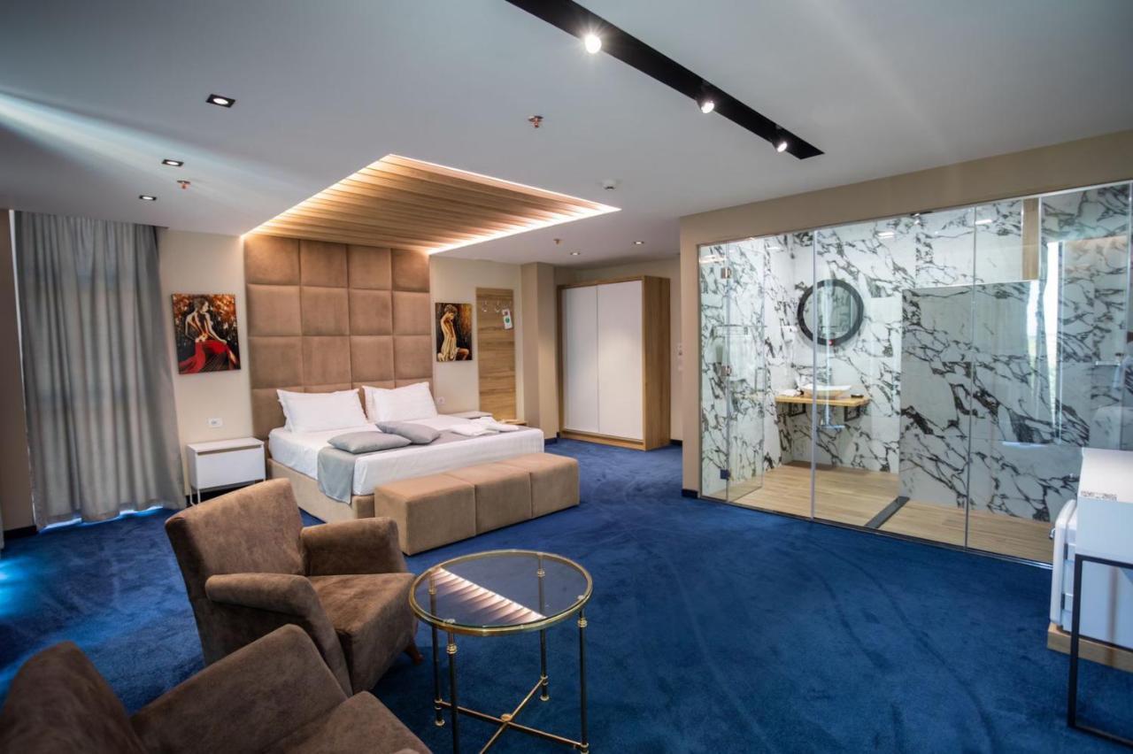 Nuevo Deluxe Hotell Shëngjin Exteriör bild